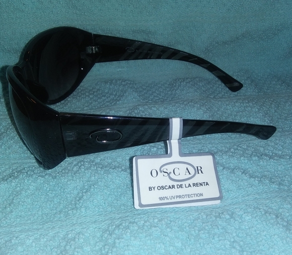 O By Oscar ed la Renta black stripped sunglasses - Picture 5 of 6